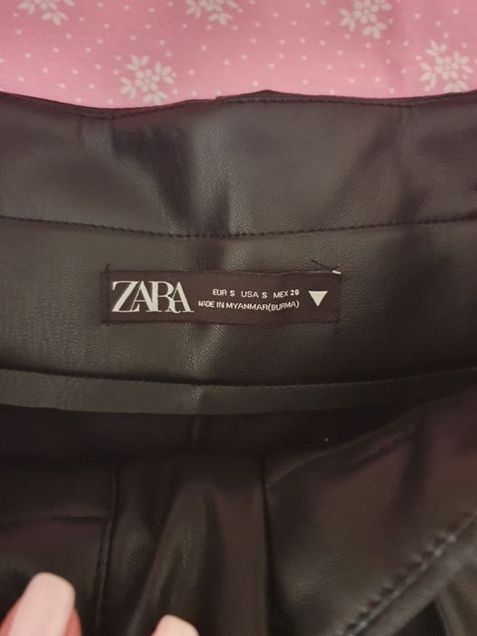 Кожени панталонки с висока талия Zara