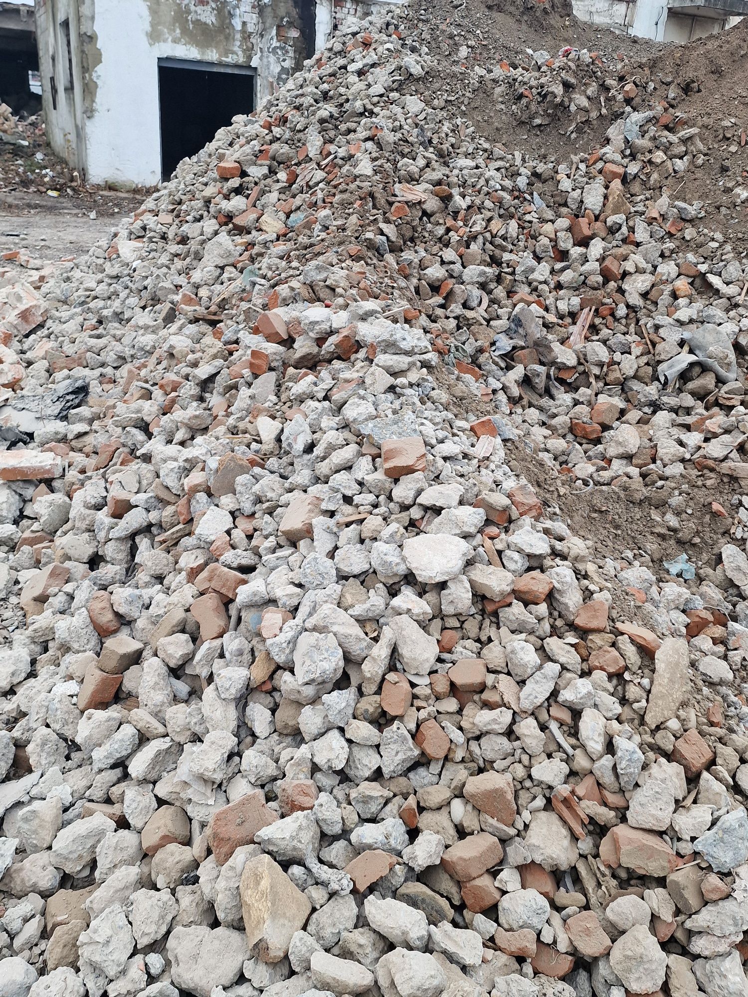 Beton concasat / drumuri / piatră/ compactor