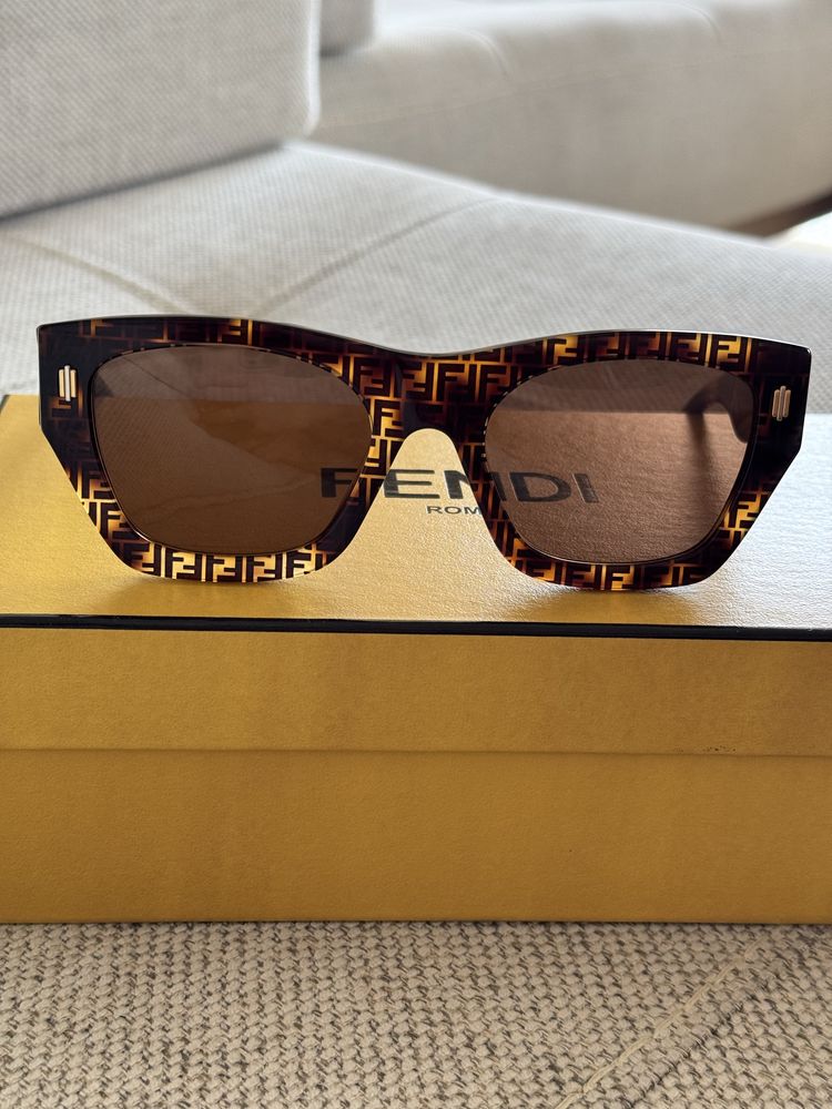 Слънчеви очила Fendi