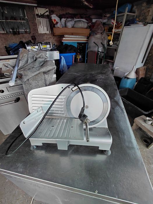 Feliator de mezeluri