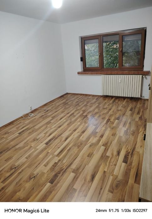 Apartament decomandat în George Enescu, etajul 1