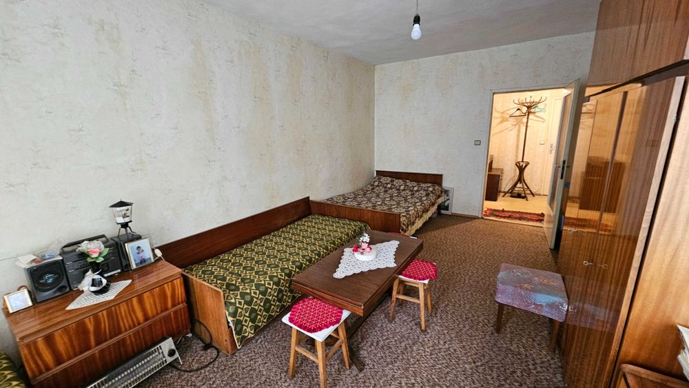 2078-Продава се двустаен разширен апартамент в кв. "Освобождение"