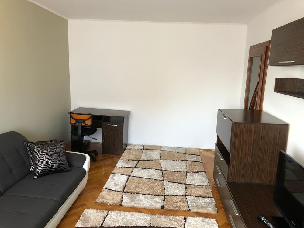 Proprietar ofer spre închiriere apartament cu o cameră