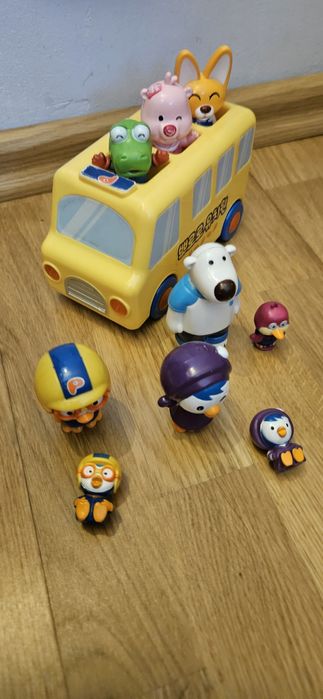 Vand jucarii figurine si autobuz  Pororo