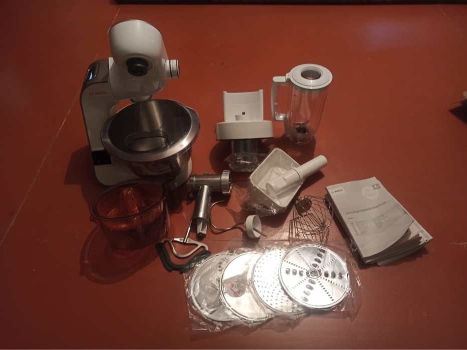 Кухонная машина Bosch MUM5