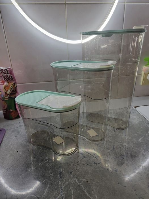 Продам контейнеры для сыпучих 7 шт