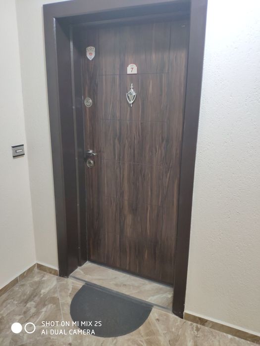 Апартамент тристаен под наем