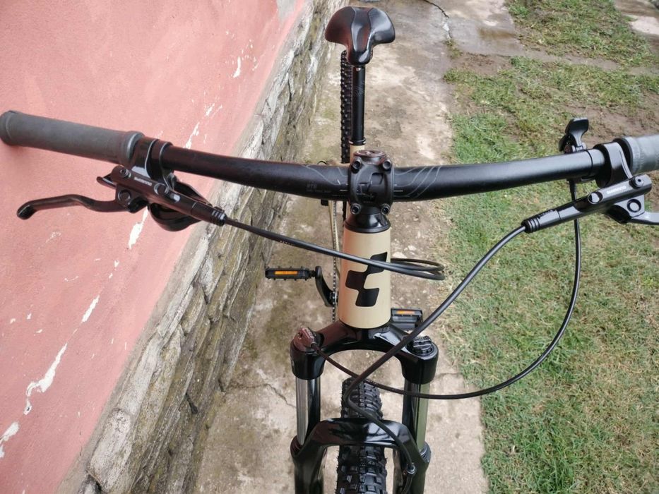 Bicicleta Cube roti pe 29 frâne disc hidraulice cadru M