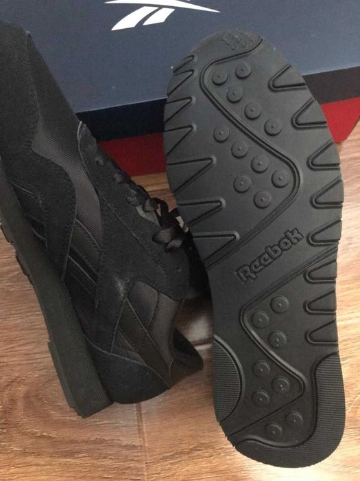 Reebok Sneakersi (Cititi atent descrierea)