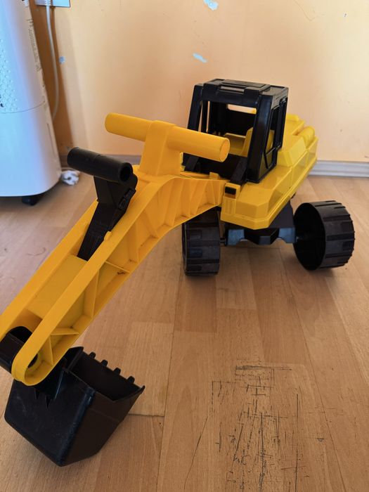 Excavator de jucarie gradina