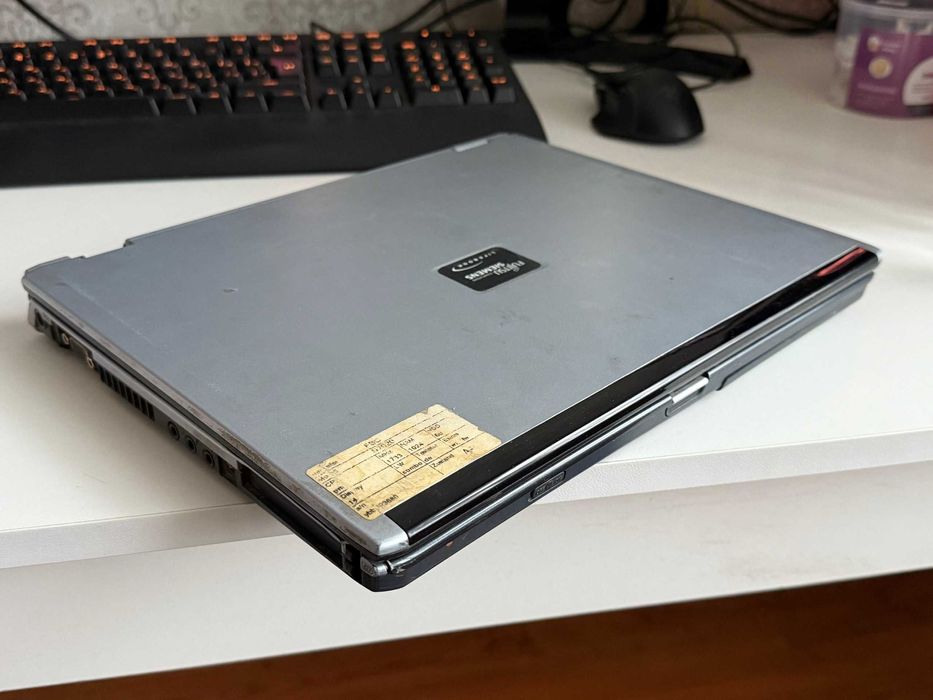 Fujitsu Siemens Lifebook s2020