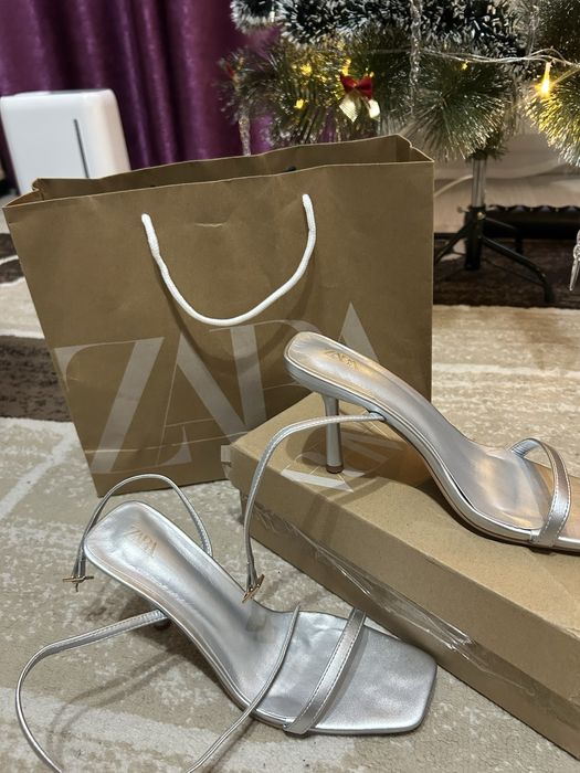 Почти новые. Носила только 1 раз! 10к, 37р