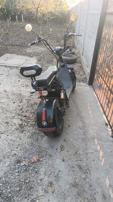 Scuter electric cu funcție bluetooth