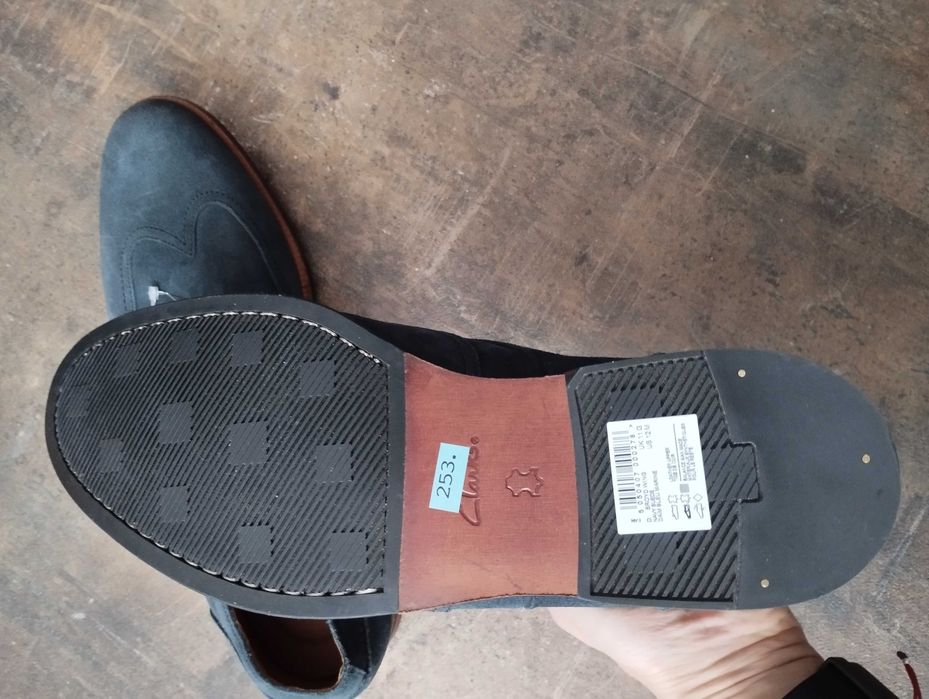 Нови обувки Clarks и Ecco номер 46.