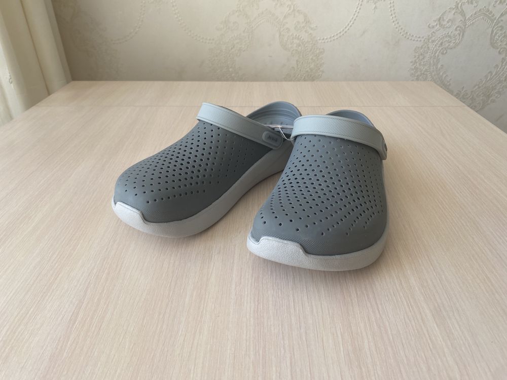 Кроксы (Crocs) в абсолютно новом состоянии