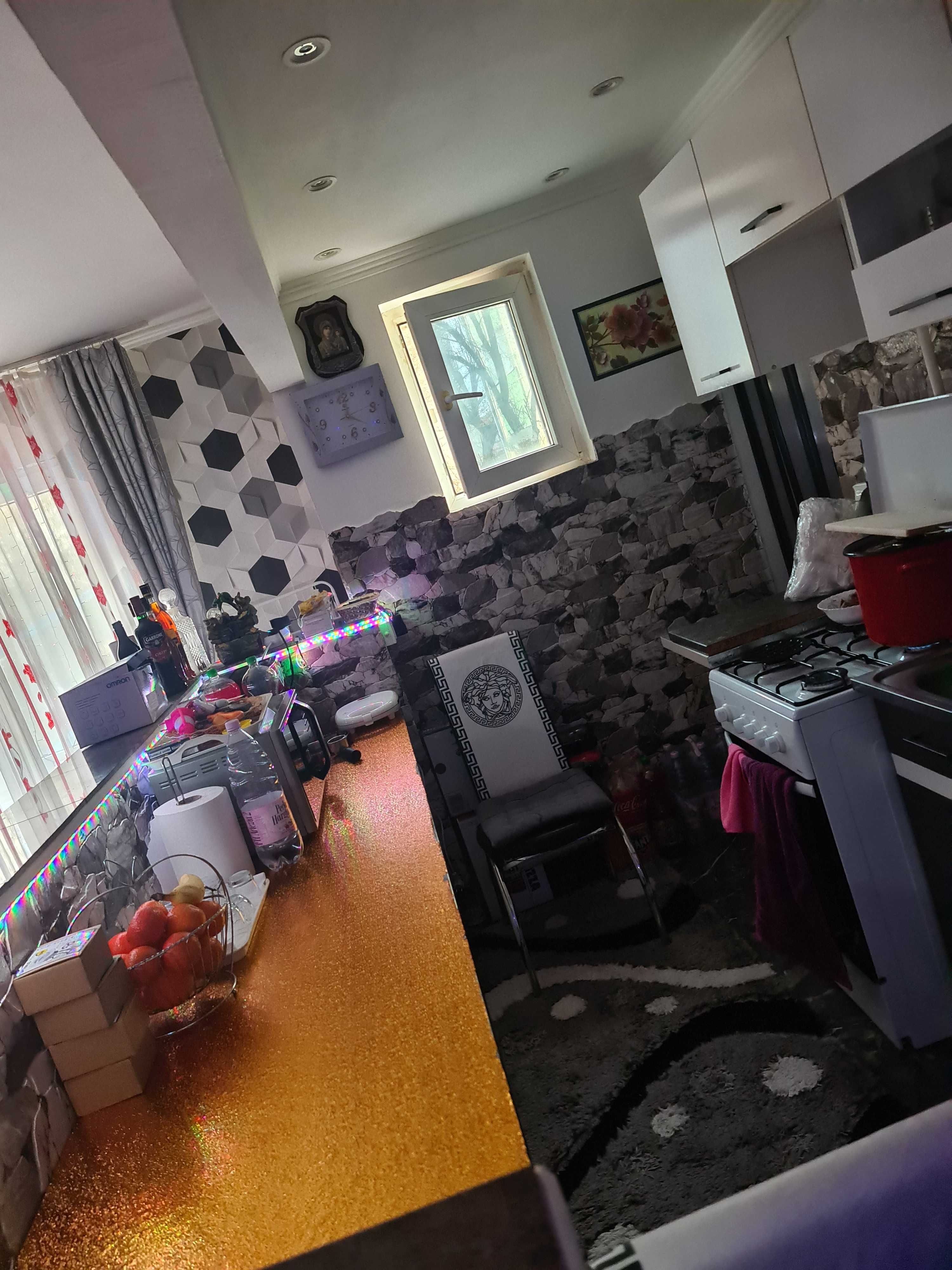 Vand apartament...