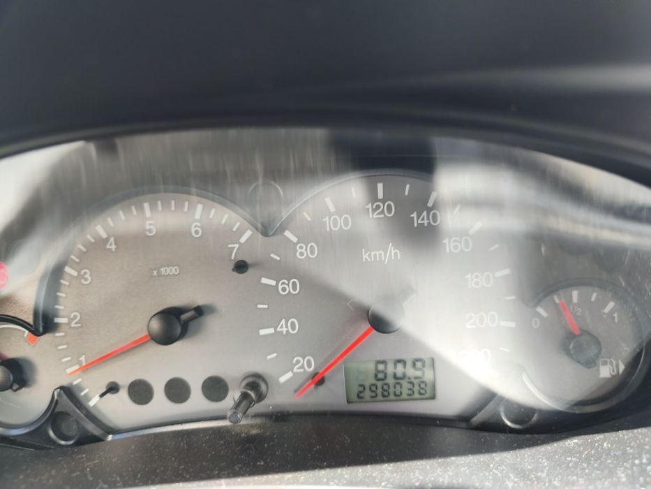 Vând Ford Focus 1,6 benzină
