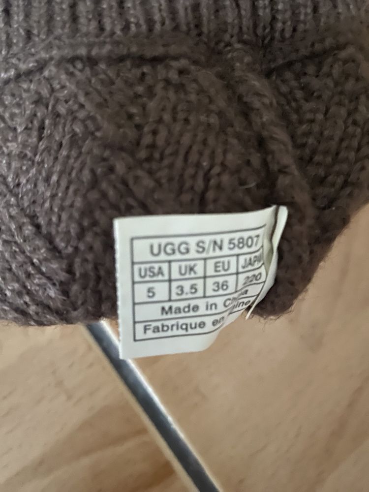 UGG-tricotate- NR 36
