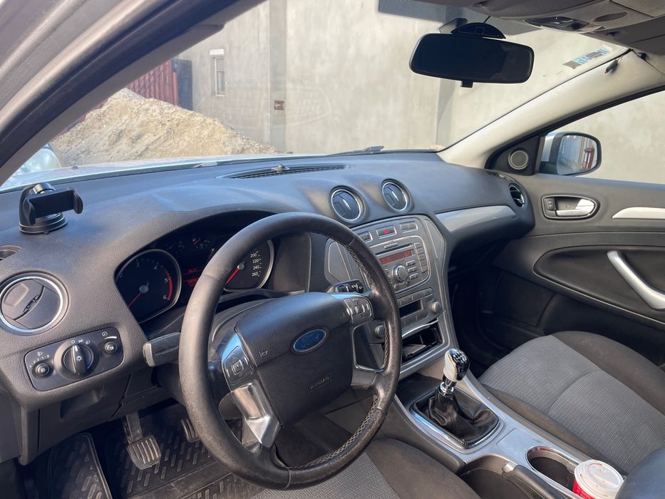 Vând Ford Mondeo
