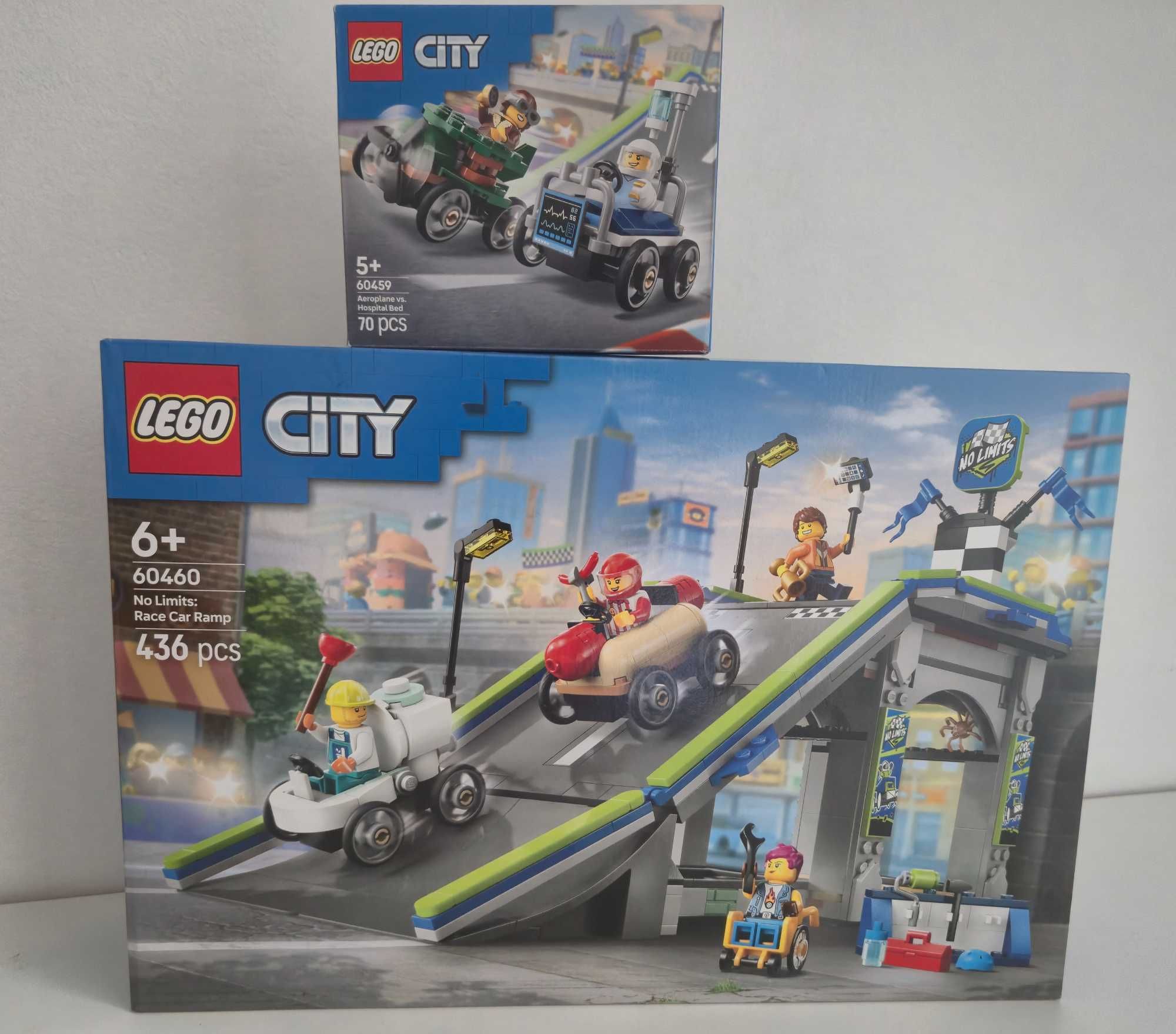 Комплект Lego Писта с рампа и още две състезателни коли