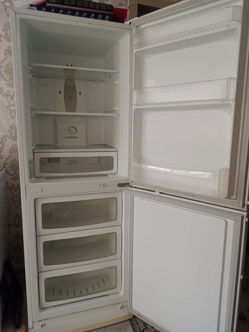 Продам холодильник LG. г. Семей