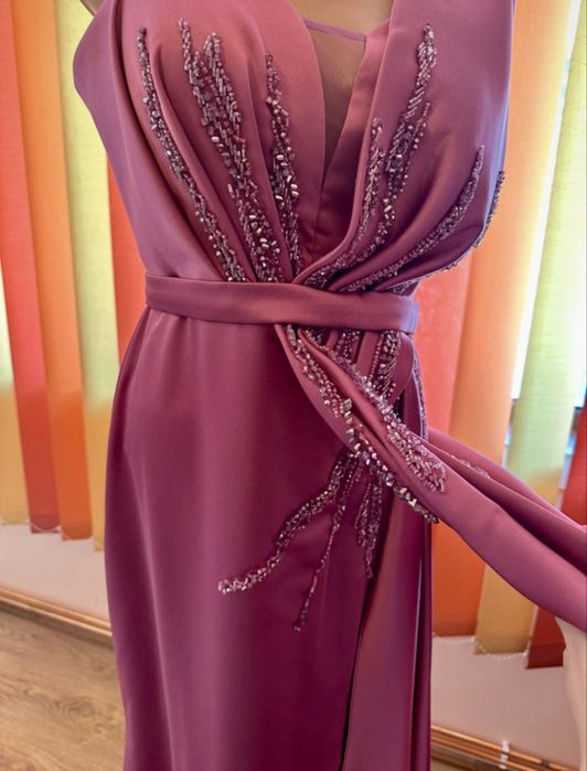 Rochie nasa eleganta cu trena, marimea 40/42