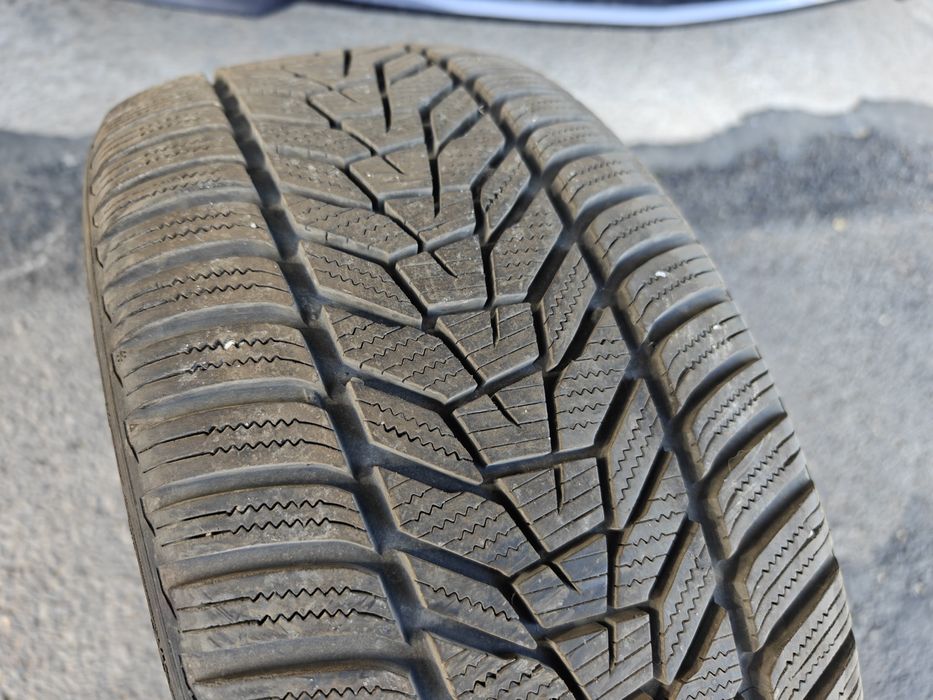 Hankook 245 40 r18 ДОТ 24, като нови