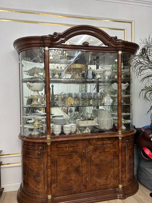 Мебел для гостиной, сервант