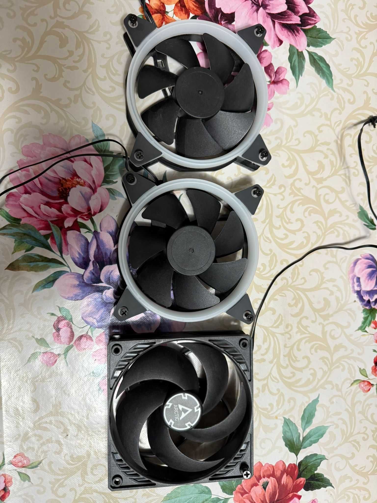 2 ventilatoare ARGB + 1 ventilator Arctic P12