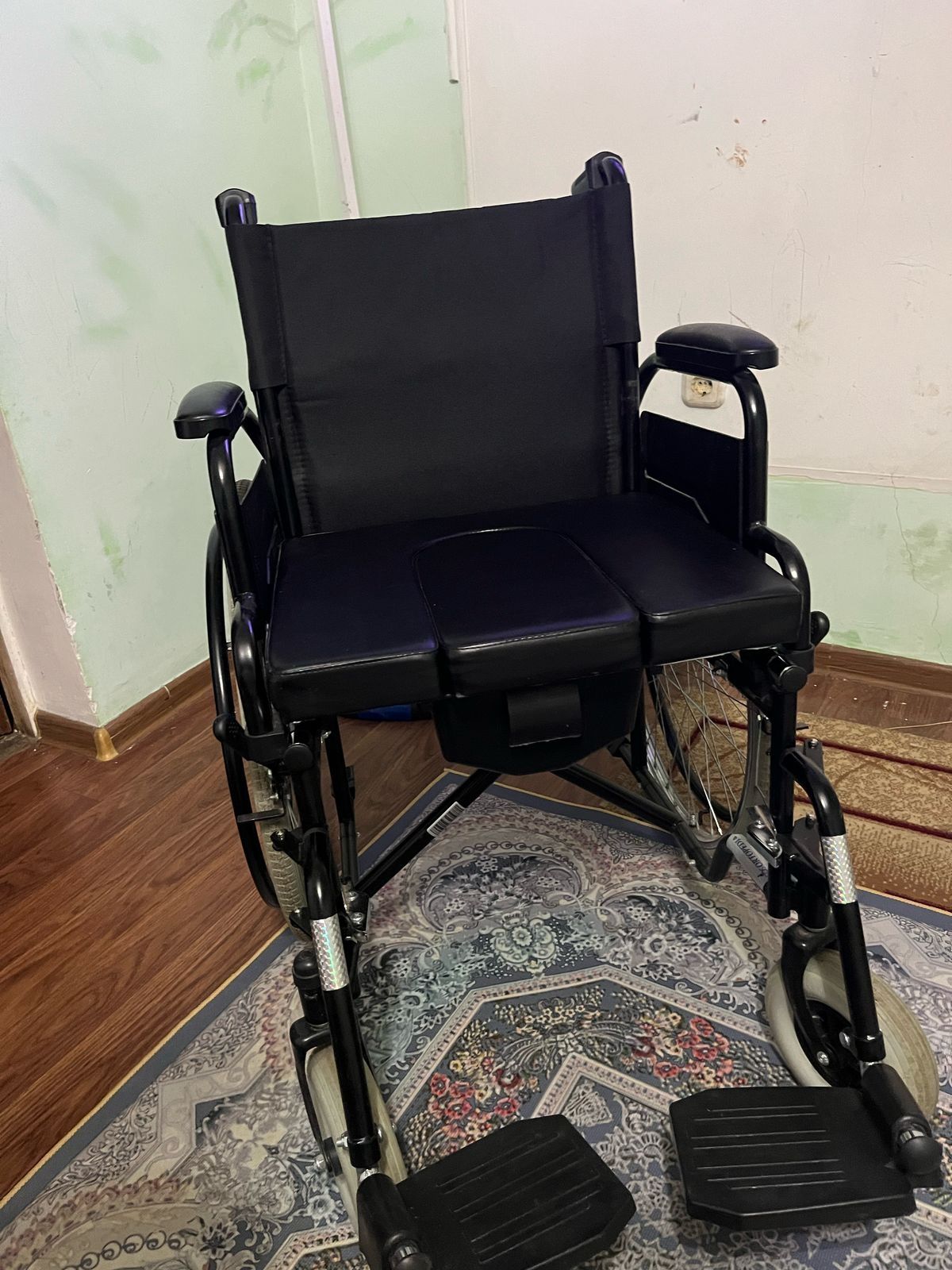Коляска новый срочно продам