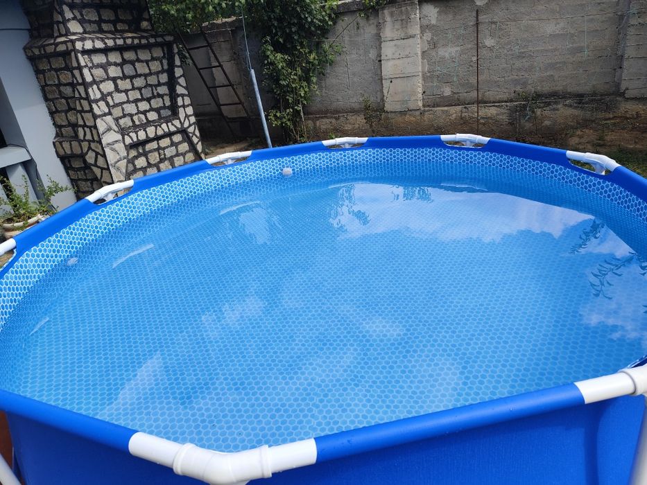 Piscina 305/76. .