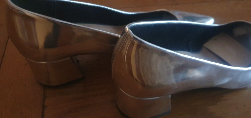 Pantofi argintii Stradivarius