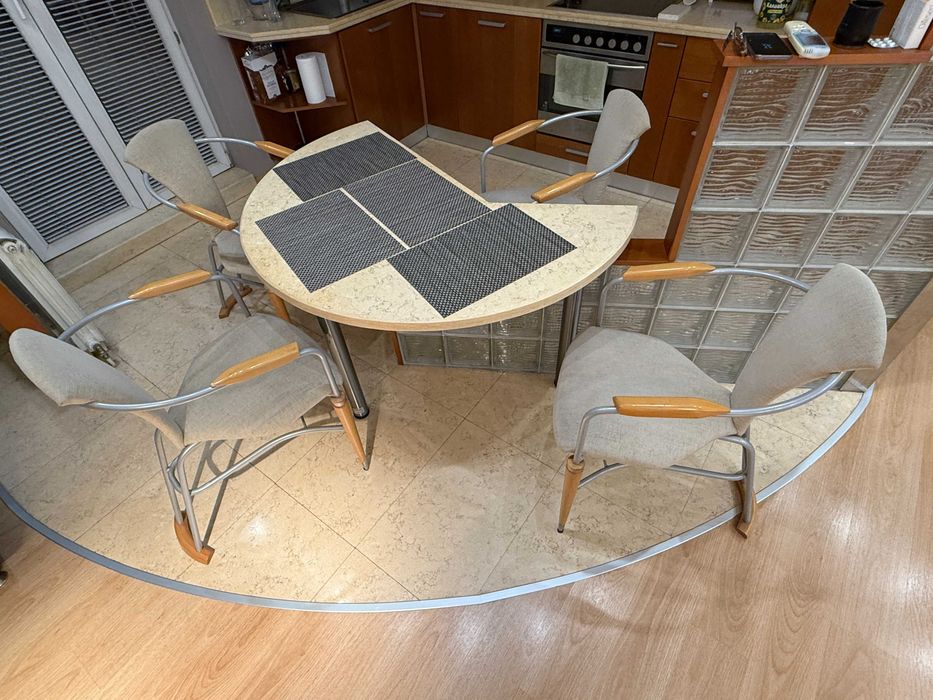 Столове за трапезария и кухня