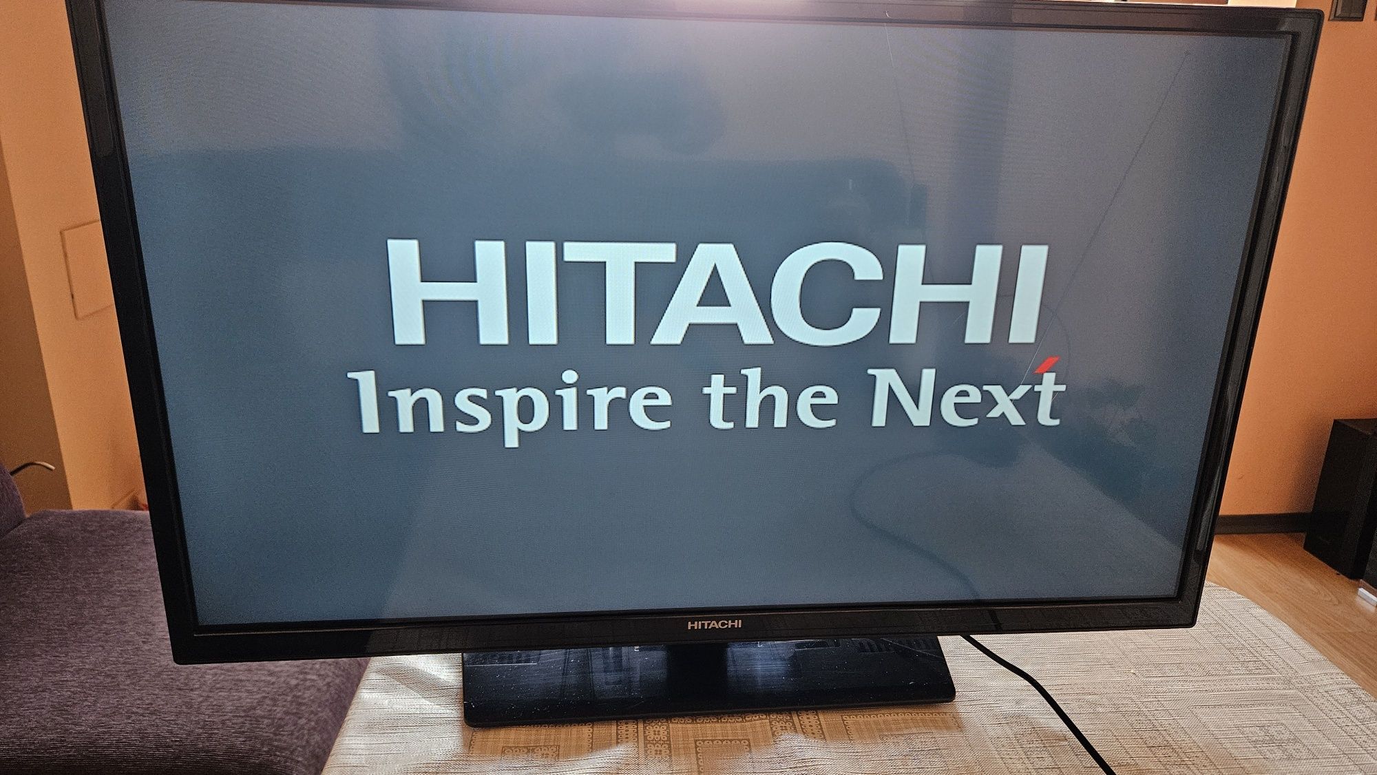 Smart телевизор Hitachi 32"