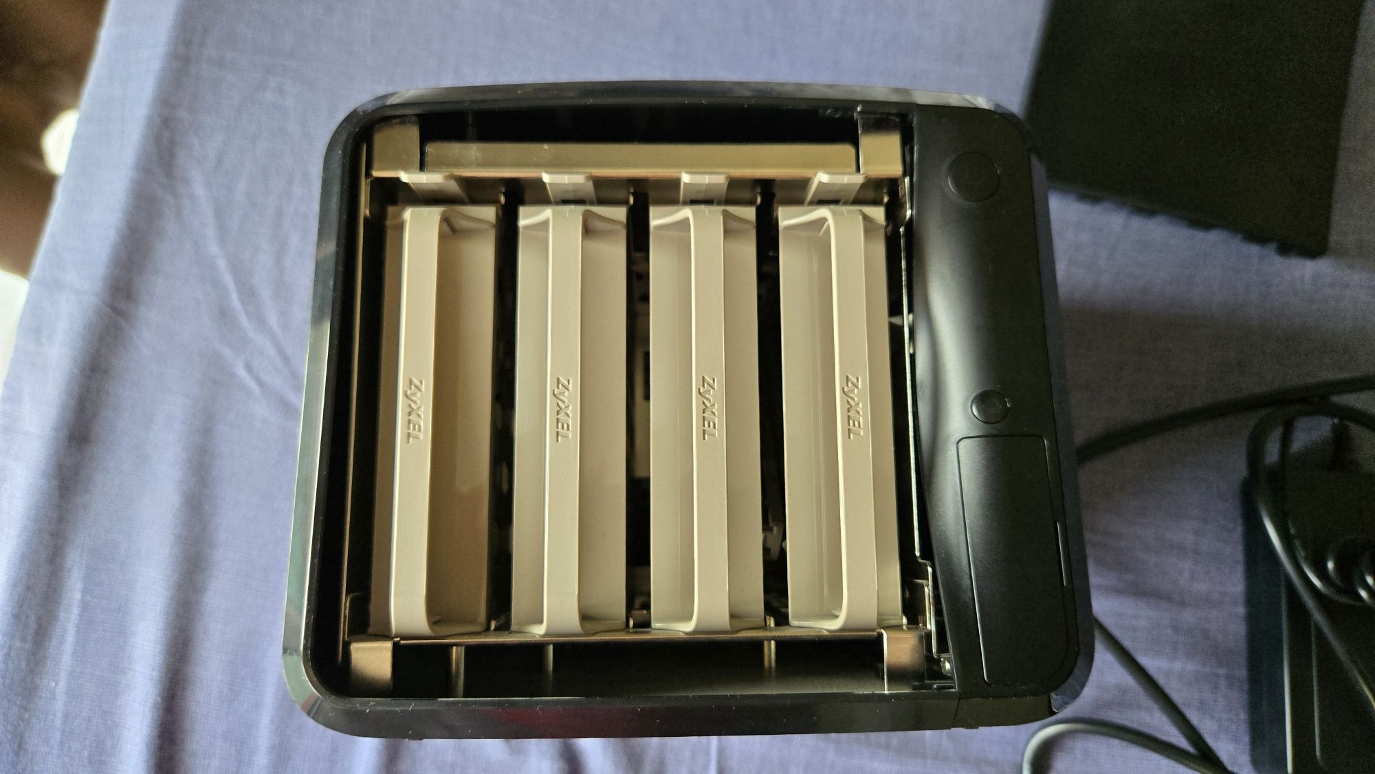 Zyxel NAS 542 Storage