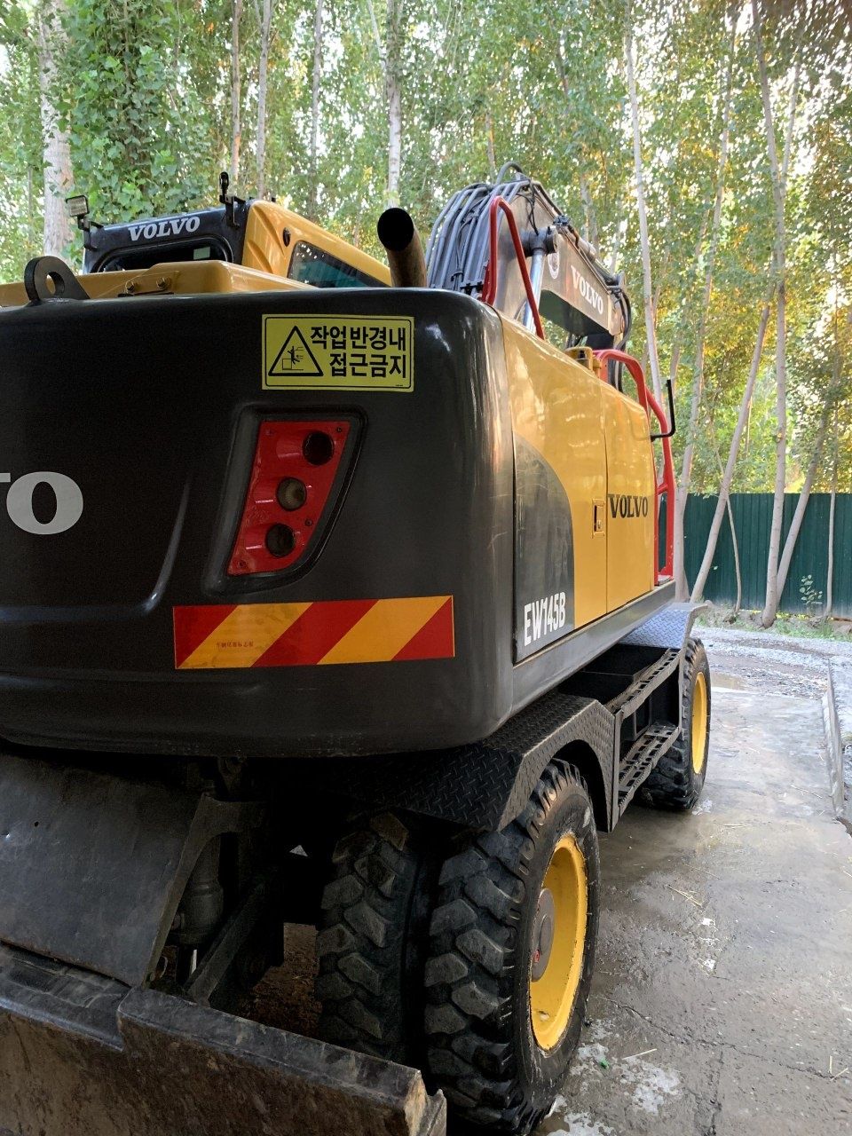Volvo 145 yili 2011
