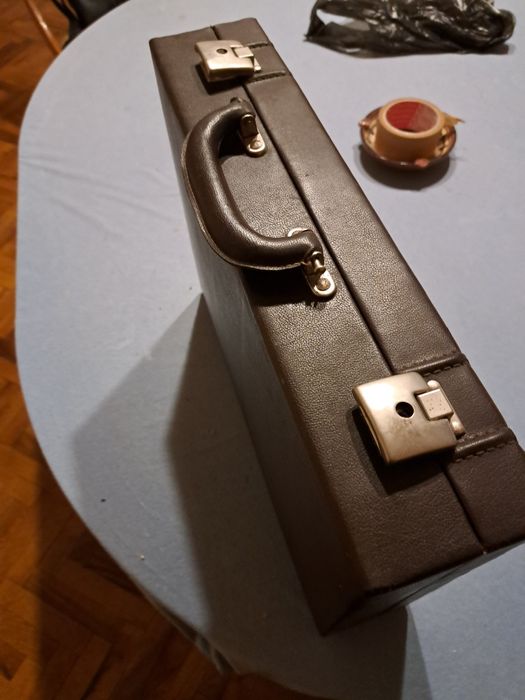 2 дипломатически куфарчета