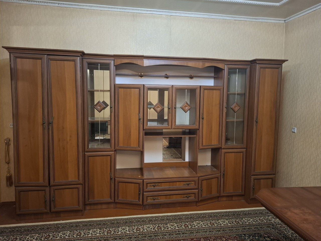 Продаётся стенка