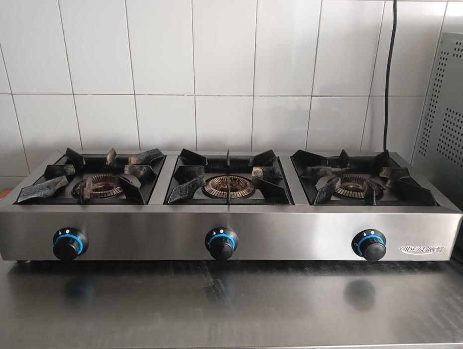 Aragaz de masa cu 3 ochiuri