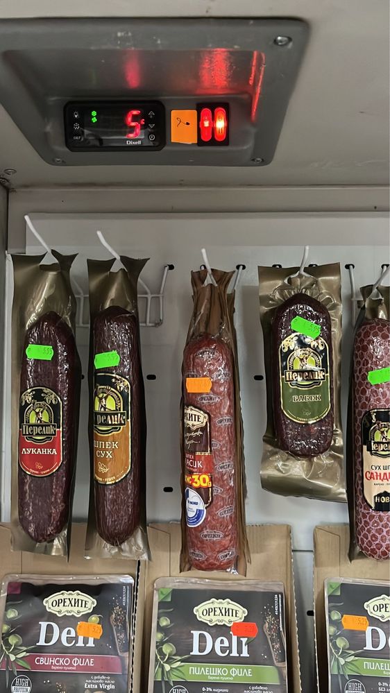 Витрина Наги 3,6м. вертикална отворена