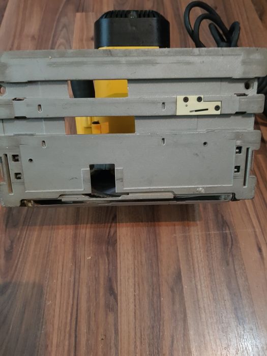 Circular cu plonjare Dewalt DWS 520