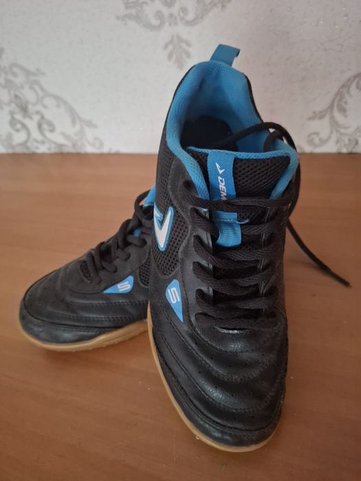 Продам кеды подростковые Demix