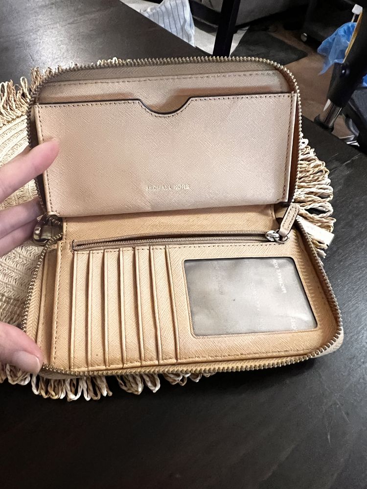Дамски портфейли черно от естествена кожа и оригинално на Michael Kors