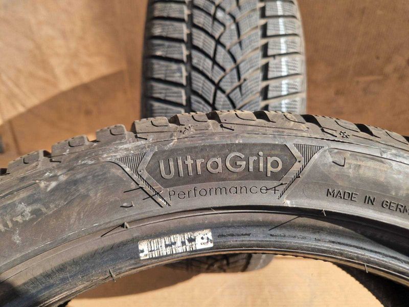 2 Goodyear R19 225/45 Anvelope de iarnă DOT4821