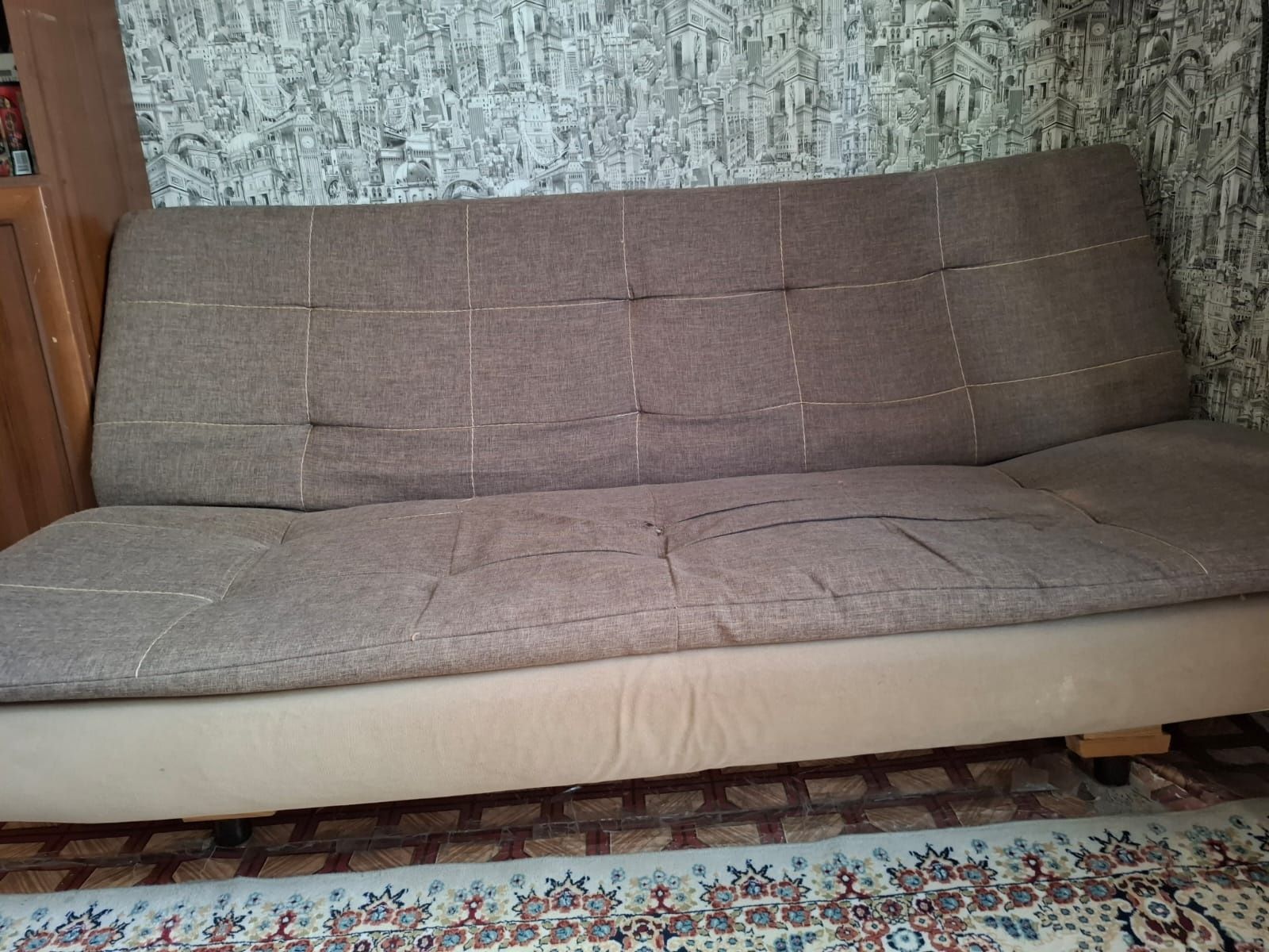 Продам диван хорошым