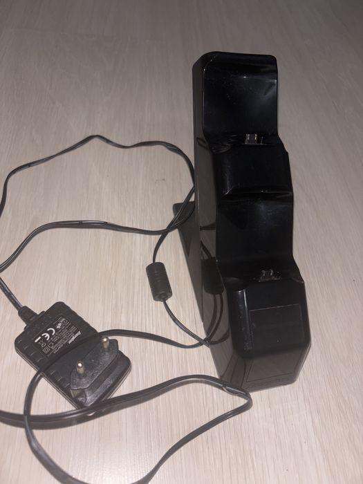 зарядна станция за PS4 DualShock 4 контролери