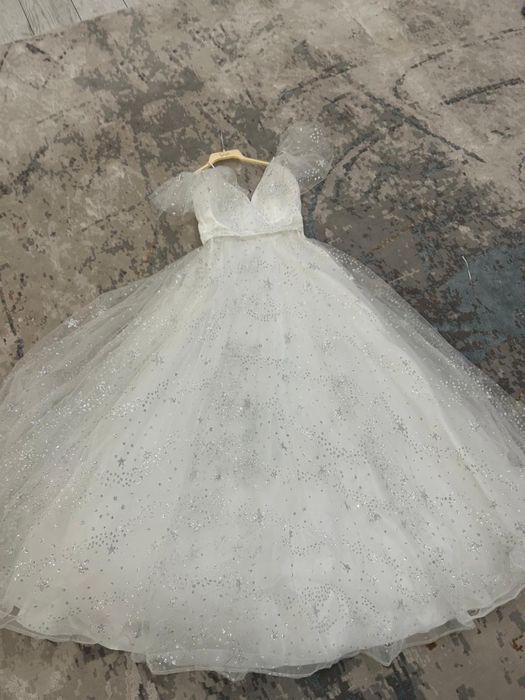 Ақ пышный көйлек