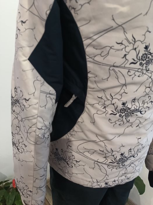 Дамска ски екипировка като нова; долнището е на марката Obermeyer, яке