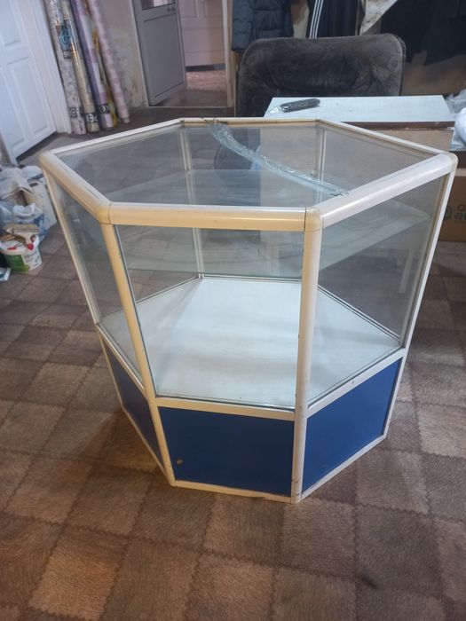 Витрина стеклянная
