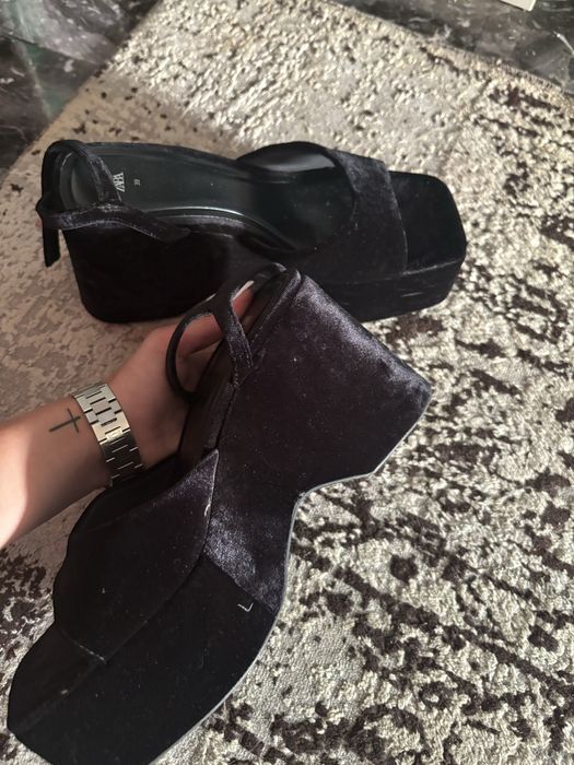 Sandale cu platforma